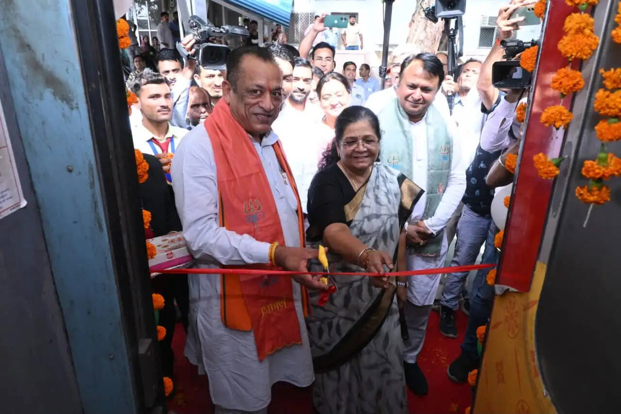 वरिष्ठ नागरिक तीर्थ यात्रा का शुभारंभ: रामेश्वरम-मदुरै के लिए स्पेशल ट्रेन को देवस्थान मंत्री कुमावत ने दिखाई हरी झंडी