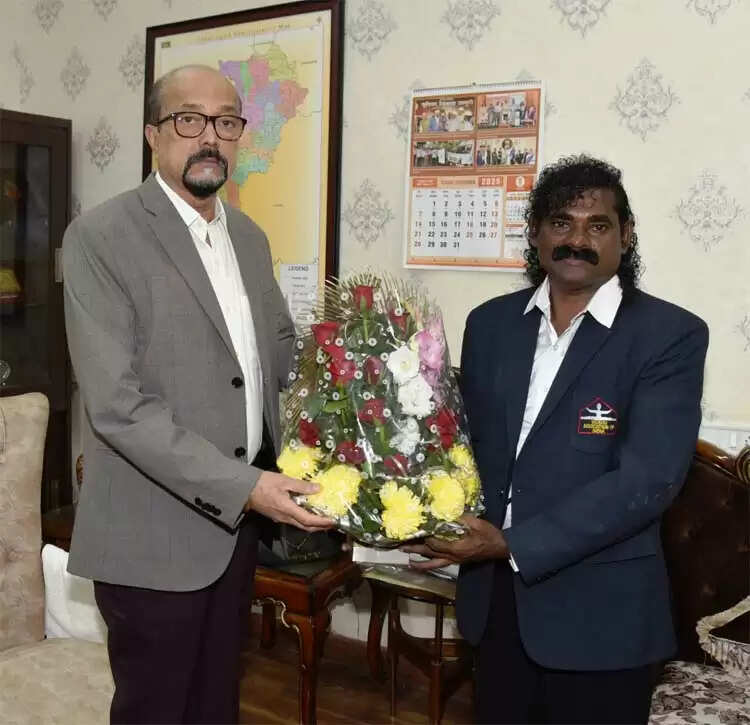 राज्यपाल डेका से वुशु एसोसिएशन के महासचिव ने की भेंट