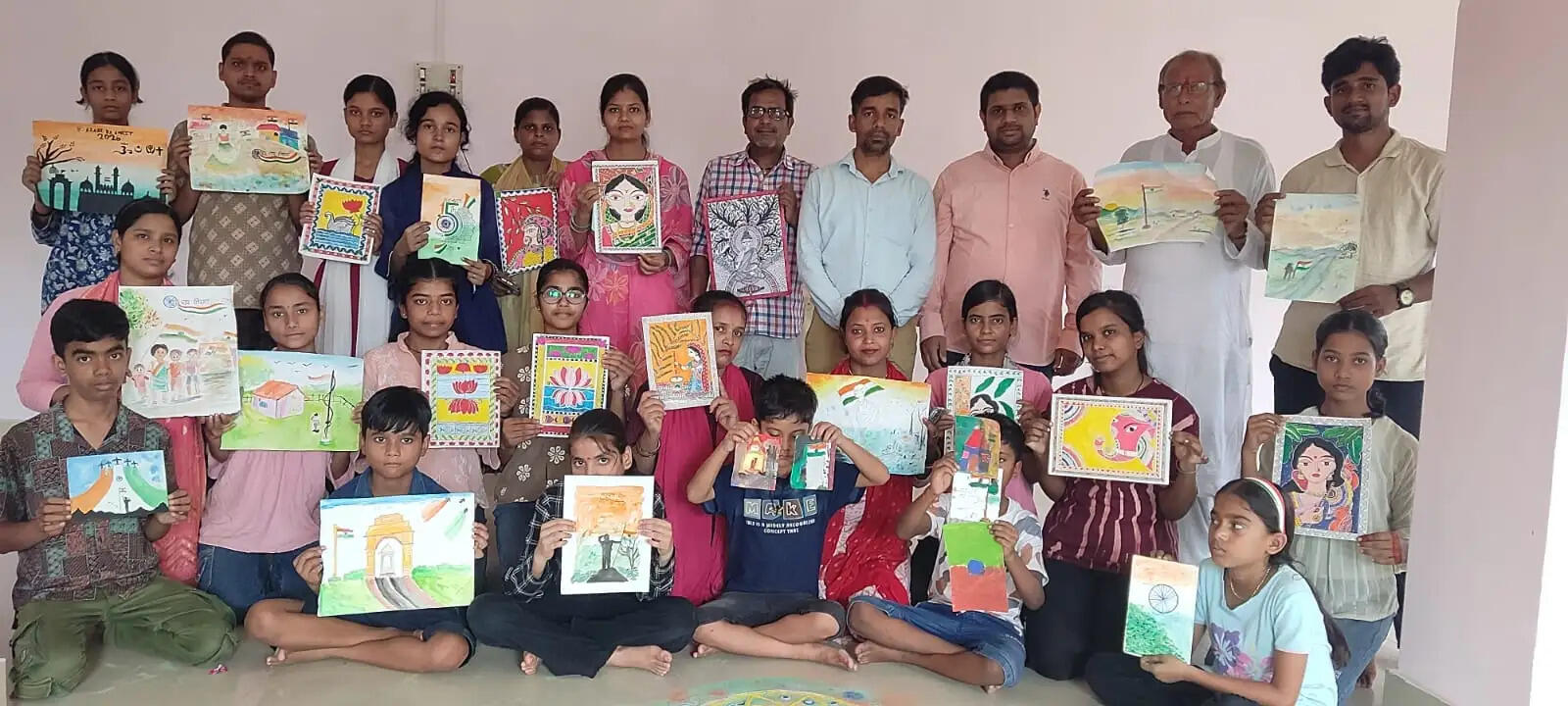 हर घर तिरंगा अभियान के तहत आम्रपाली प्रशिक्षण केंद्र में चित्रकला कार्यशाला आयोजित