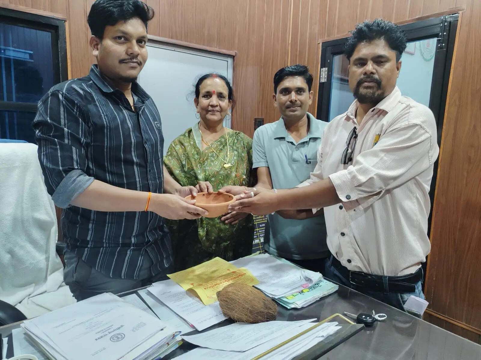 गर्मी में बेजुबानों के लिए “थोड़ा सा प्यार” मुहिम, वेल विशर फाउंडेशन की पहल