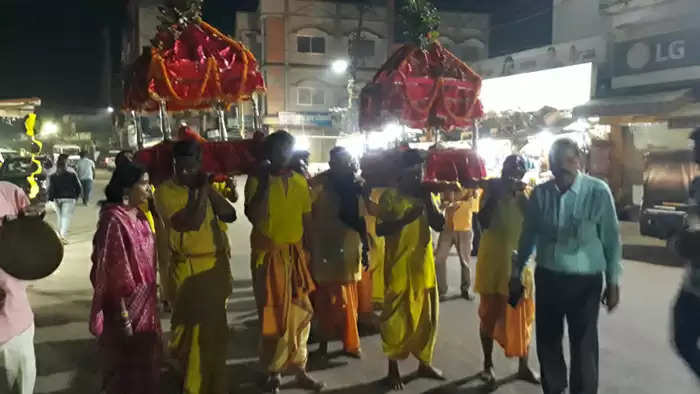 शताब्दियों पुरानी रियासत कालीन परंपरानुसार देवी-देवता को समर्पित है, बस्तर की होलिका दहन