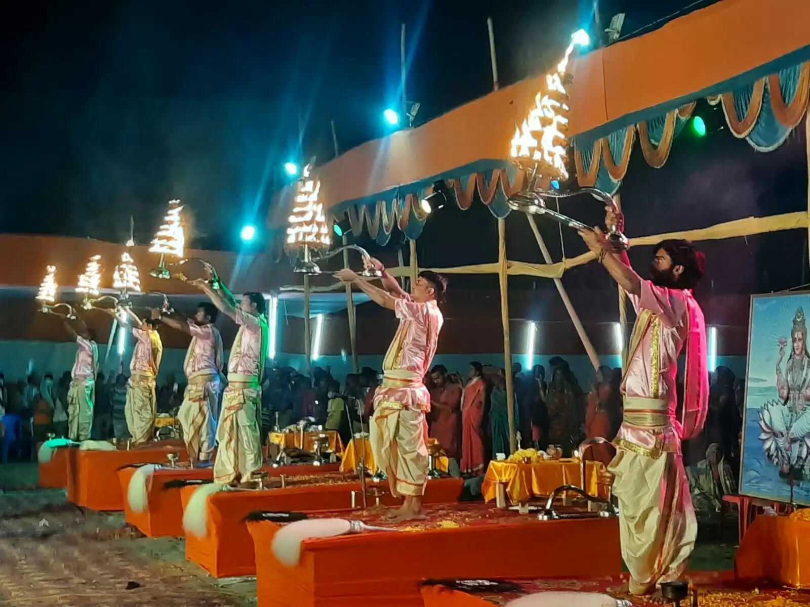 ''देवी सुरेश्वरी भगवती गंगे, भुवन तारिणी तरल तरंगे'' से गूंज उठा सिमरिया