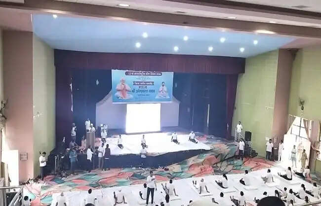 नारनाैल में बारिश बनी बाधा, फिर भी योग दिवस का उत्साह नहीं हुआ कम