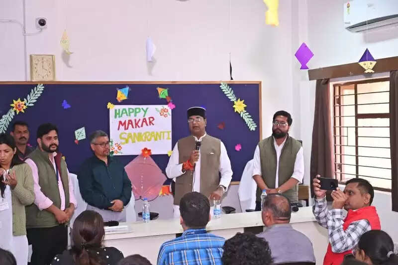 भोपालः समेकित क्षेत्रीय केंद्र में पतंग महोत्सव में शामिल हुए मंत्री सारंग