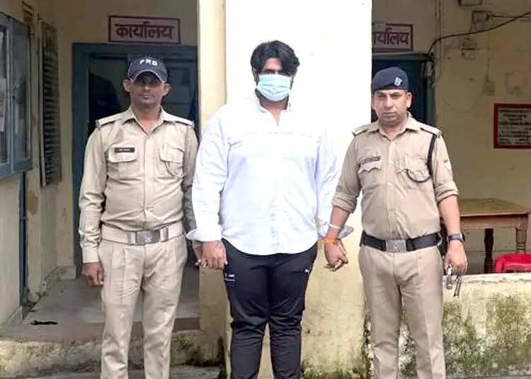 मृतक को जिंदा दिखाकर तैयार किए फर्जी दस्तावेज, एक गिरफ्तार