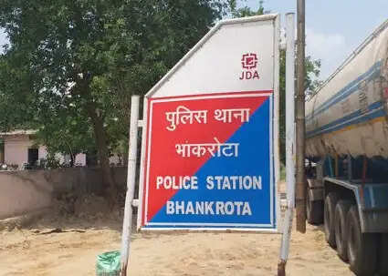 मकान की दूसरी मंजिल पर लगी भीषण आग में युवक जिंदा जला