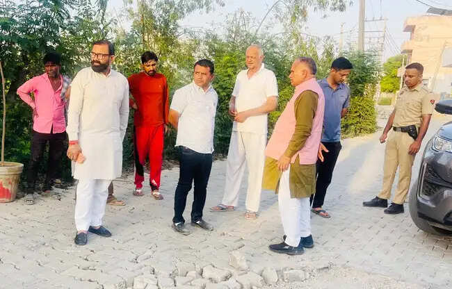 सोनीपत: सड़क निर्माण में गड़बड़ी पर मेयर ने लगाई फटकार