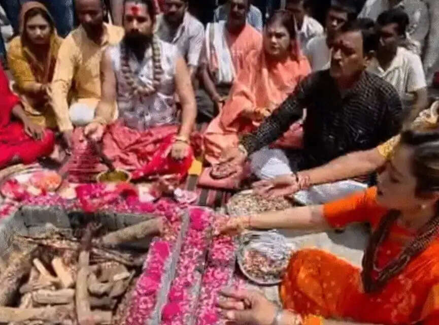 उज्जैन में खड़े हनुमान मंदिर में सद्बुद्धि हवन, साध्वी हर्षानंद गिरि बोलीं- 2 दिन में फैसला नहीं तो अनशन-धरना