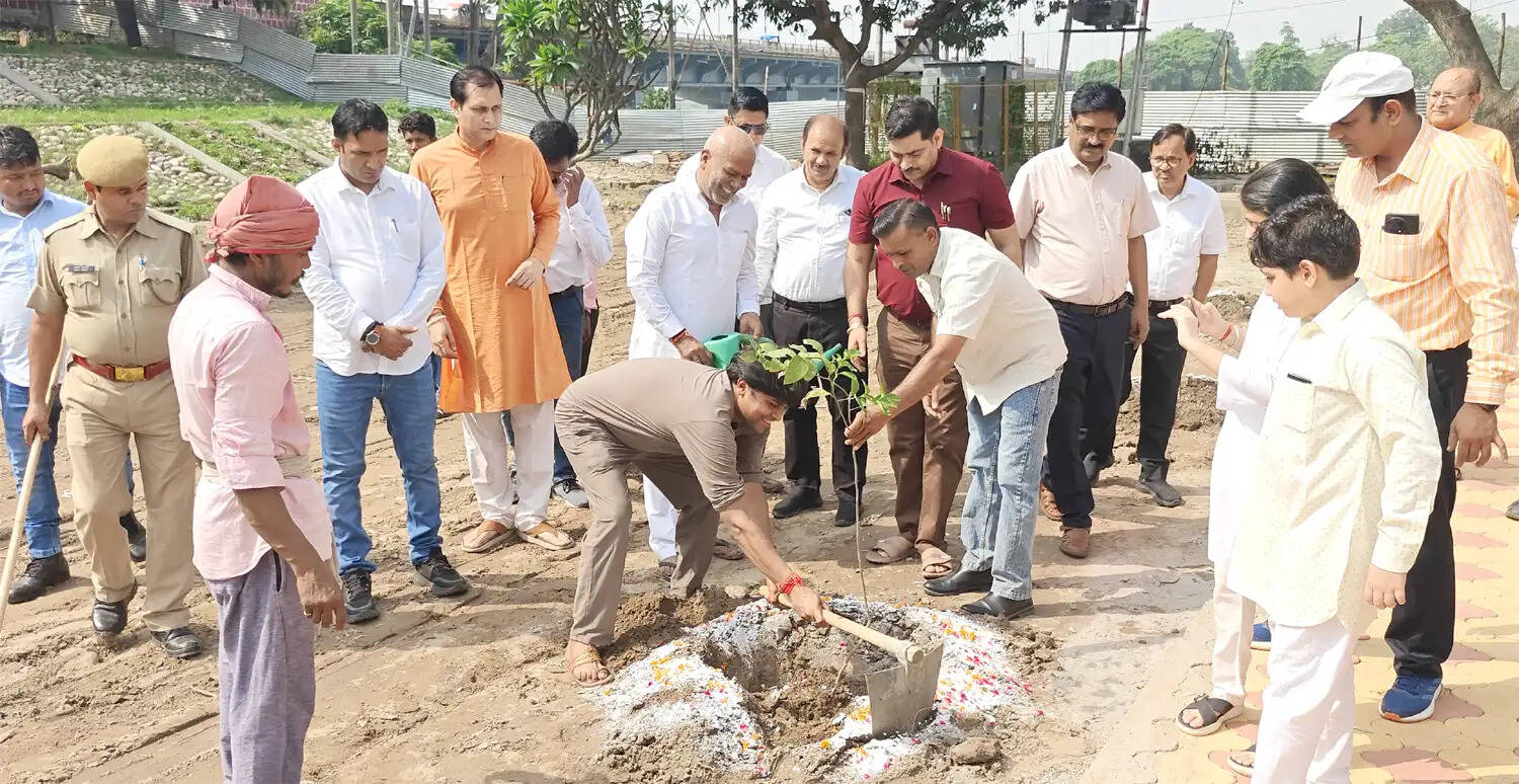 हरिद्वार में यूपी के जलशक्ति मंत्री ने विकास कार्यों का किया निरीक्षण