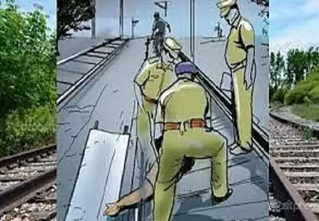 रेलवे लाइन पर मिला युवक का शव, जांच में जुटी पुलिस