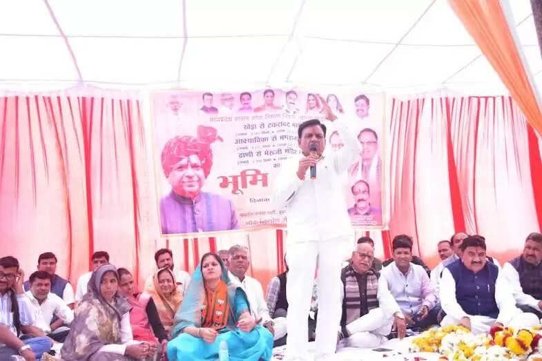 मंदसौरः उप मुख्यमंत्री देवड़ा ने ग्राम आक्या बीका में 9.38 करोड़ की तीन सड़कों का किया भूमिपूजन