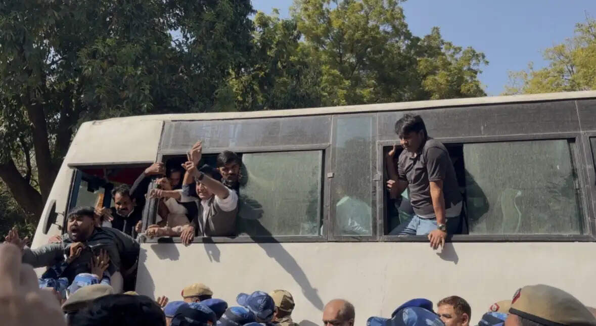 चिब की गिरफ्तारी के विरोध में युवा कांग्रेस का प्रदर्शन, 20 से अधिक नेता हिरासत में