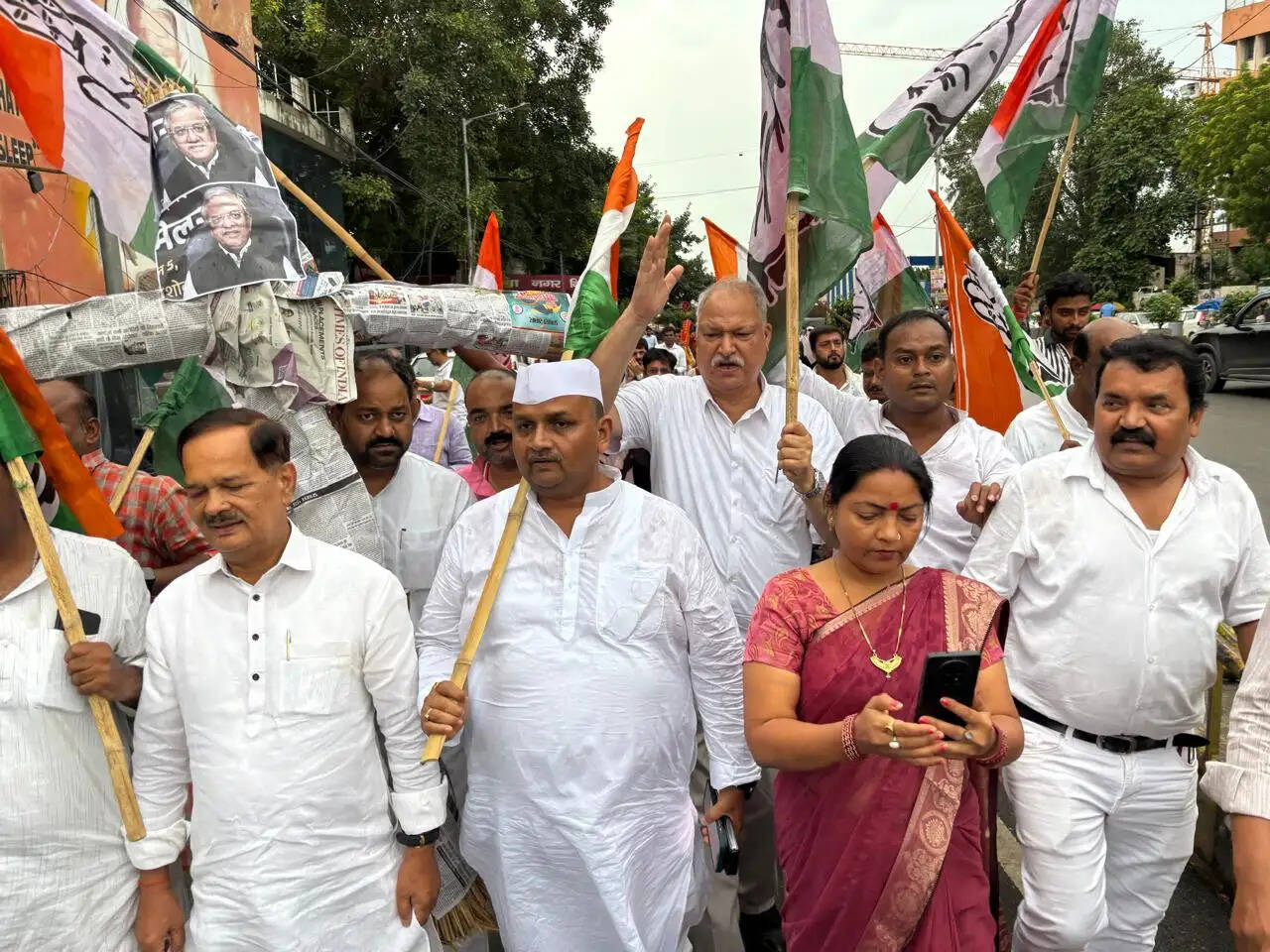 चुनाव आयोग के फैसलों के खिलाफ कांग्रेस का प्रदर्शन, मुख्य चुनाव आयुक्त के इस्तीफे की मांग