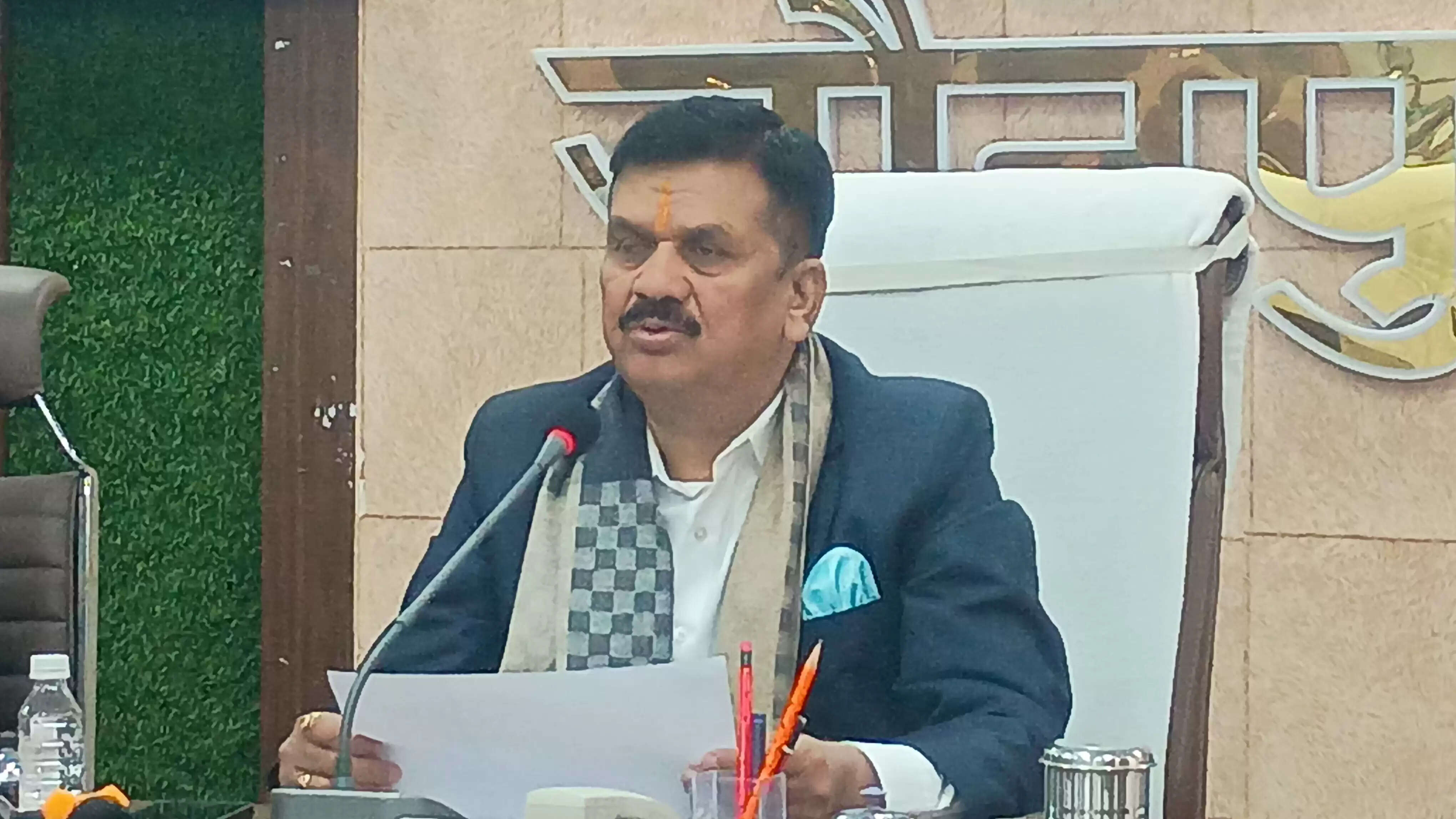 जिले में यूरिया की कोई कमी नहीं, कालाबाजारी पर होगी सख्त कार्रवाई : डीएम