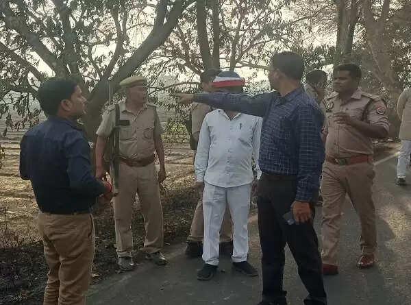 देवरिया में दाे बाइकाें की टक्कर, युवक की जिंदा जलकर माैत