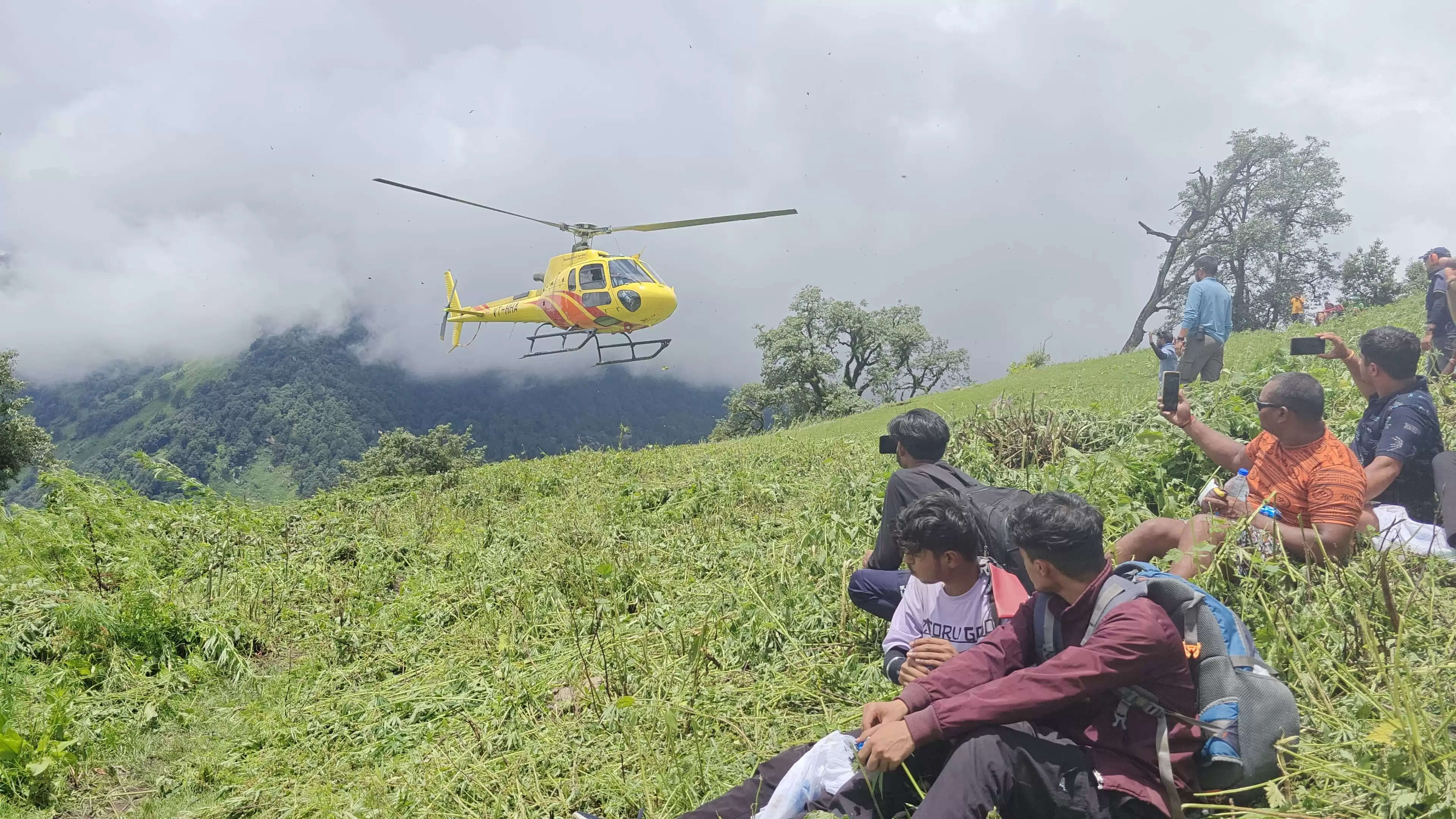 (अपडेट) उत्तराखंड : मदमहेश्वर यात्रा पड़ाव में फंसे 106 यात्रियों का हेलीकॉप्टर से हुआ रेस्क्यू