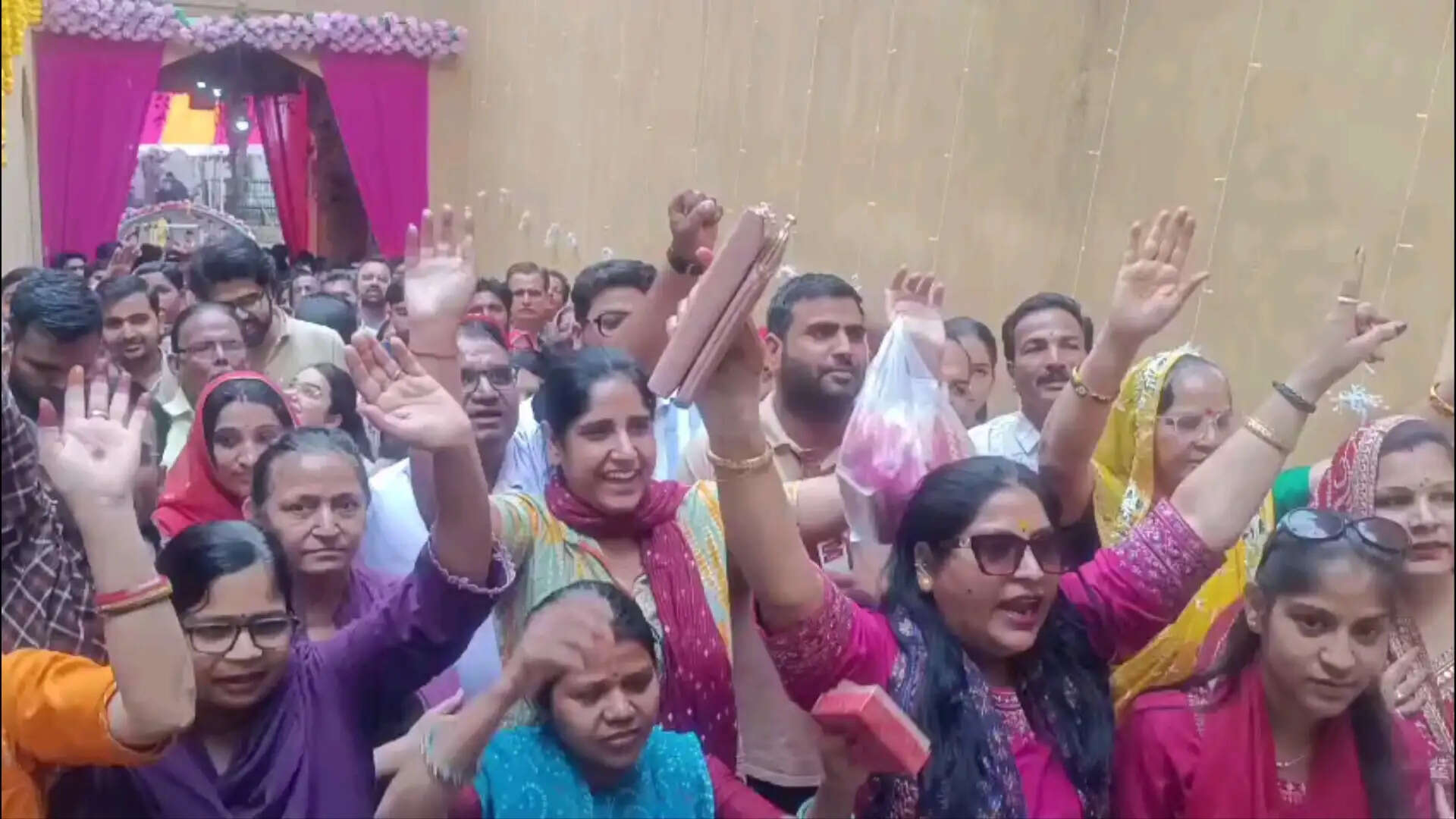 चैत्र नवरात्र शुरू: आमेर शिला माता मंदिर में घटस्थापना के बाद श्रद्धालुओं की उमड़ी भीड़