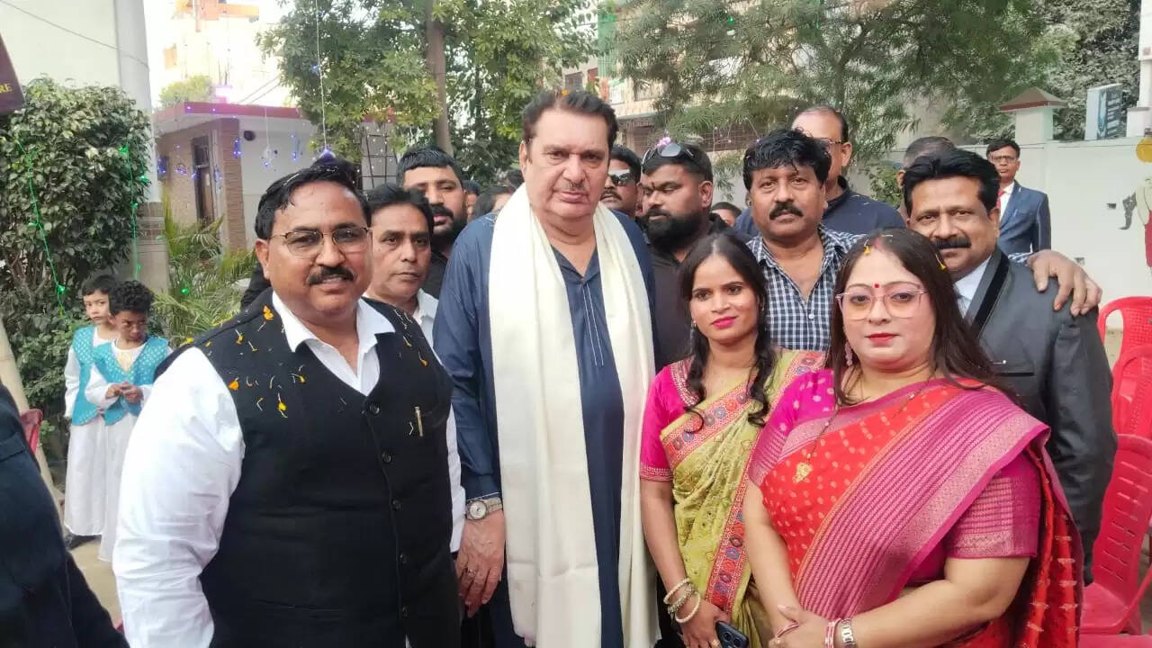 जीवन में सफलता की बुलंदियों को शिक्षा की सीढ़ी के सहारे ही छुआ जा सकता है : रजा मुराद