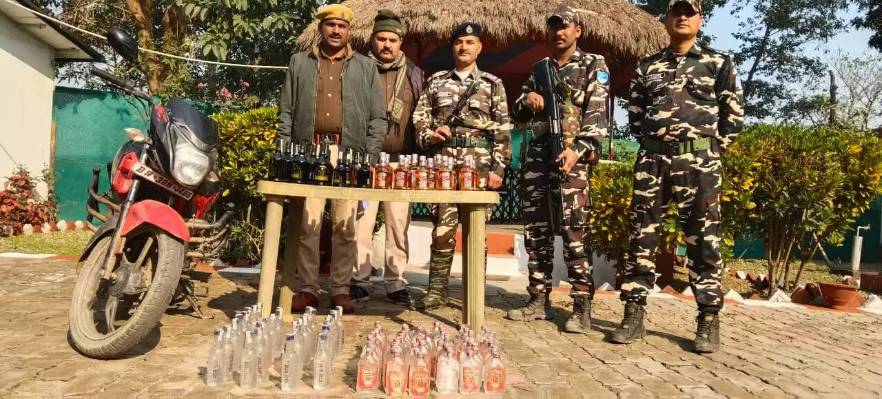 शराब के साथ तस्करी में प्रयुक्त मोटरसाइकिल जब्त