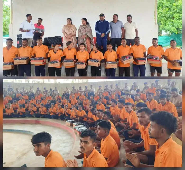 दिशा एकेडमी के 110 अभ्यर्थियों को विधायक ने वितरित किए ट्रैक सूट एवं स्पोर्ट्स शूज