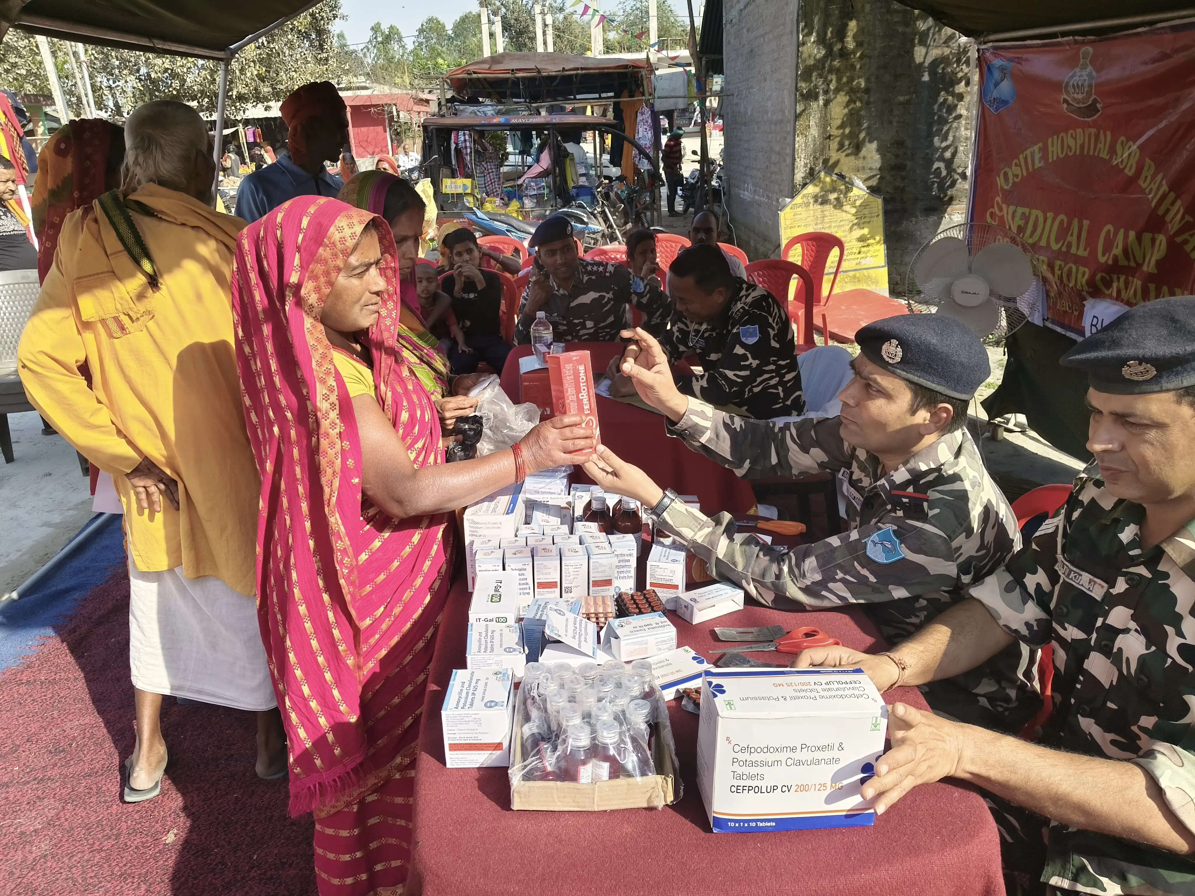 एसएसबी ने लगाया पशु चिकित्सा एवं मानव चिकित्सा शिविर