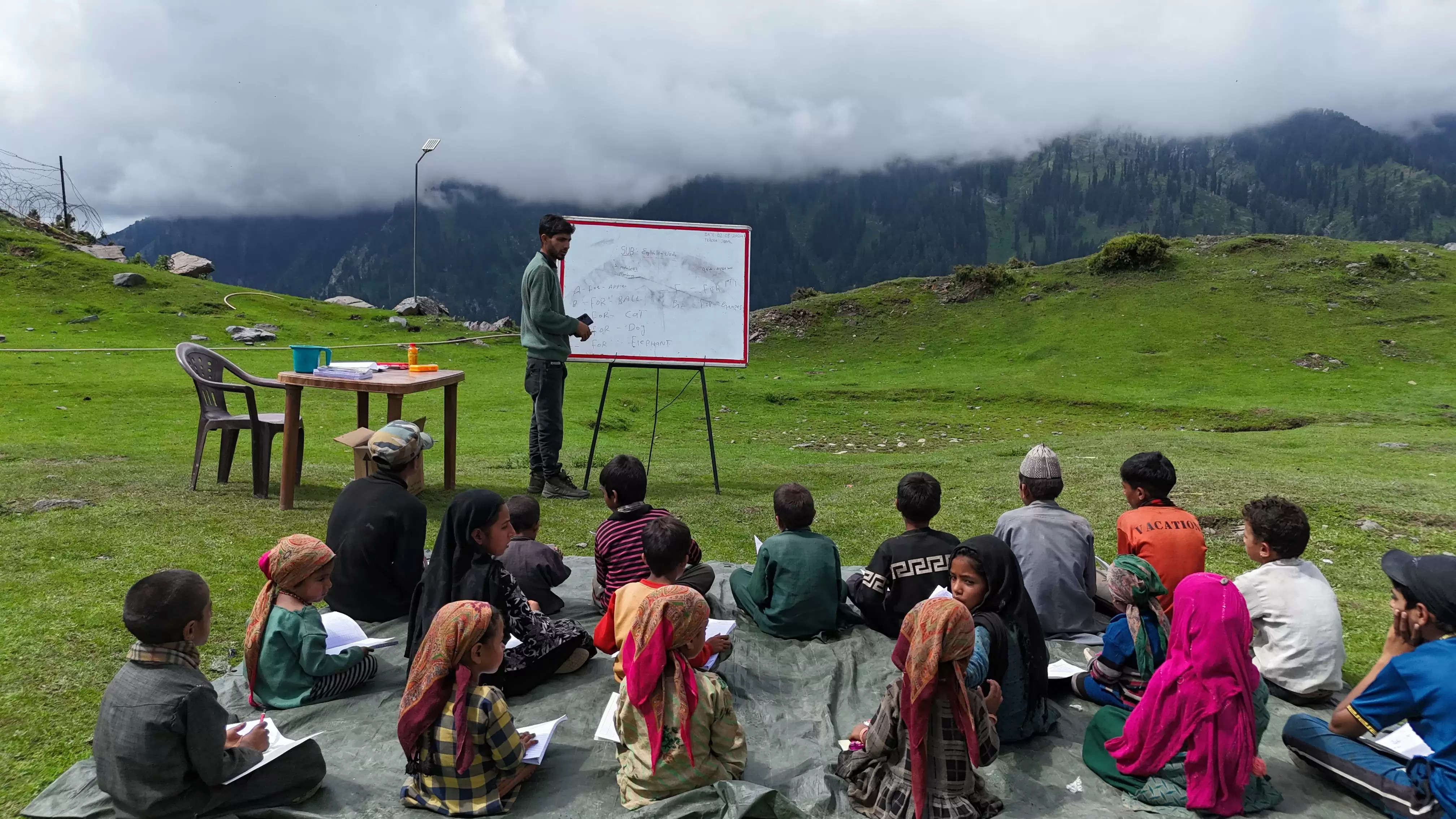 समर स्कूल बन रहे दूर दराज क्षेत्रों के बच्चों के लिए शिक्षा का माध्यम