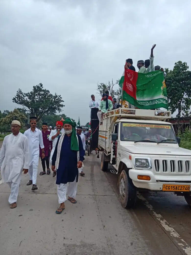 अम्बिकापुर : अकीदत और सौहार्द के रंगों में रंगा बटवाही, ईद-ए-मिलाद-उन-नबी पर निकला भव्य ‘जुलूसे मोहम्मदी’