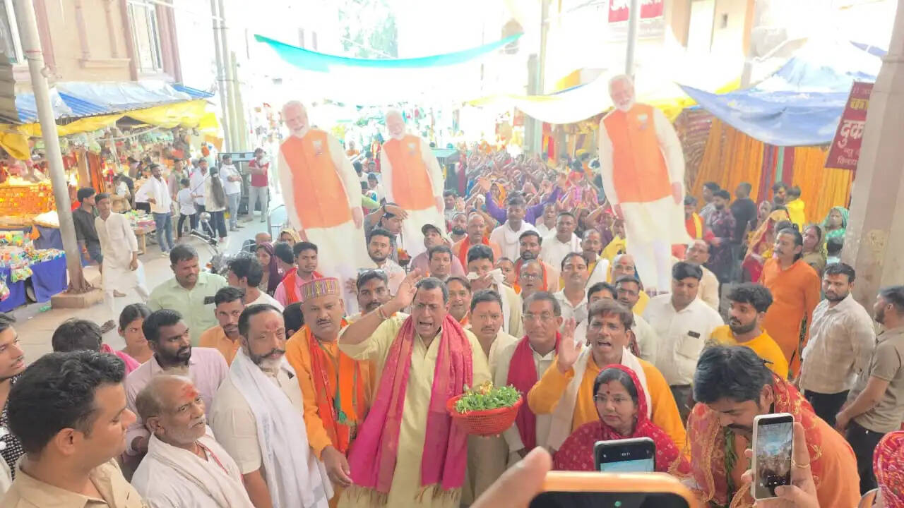 मोदी सरकार के 12 वर्ष पूर्ण होने पर भाजपा ने मंदिरों में किया भजन-कीर्तन, प्रधानमंत्री की दीर्घायु की कामना