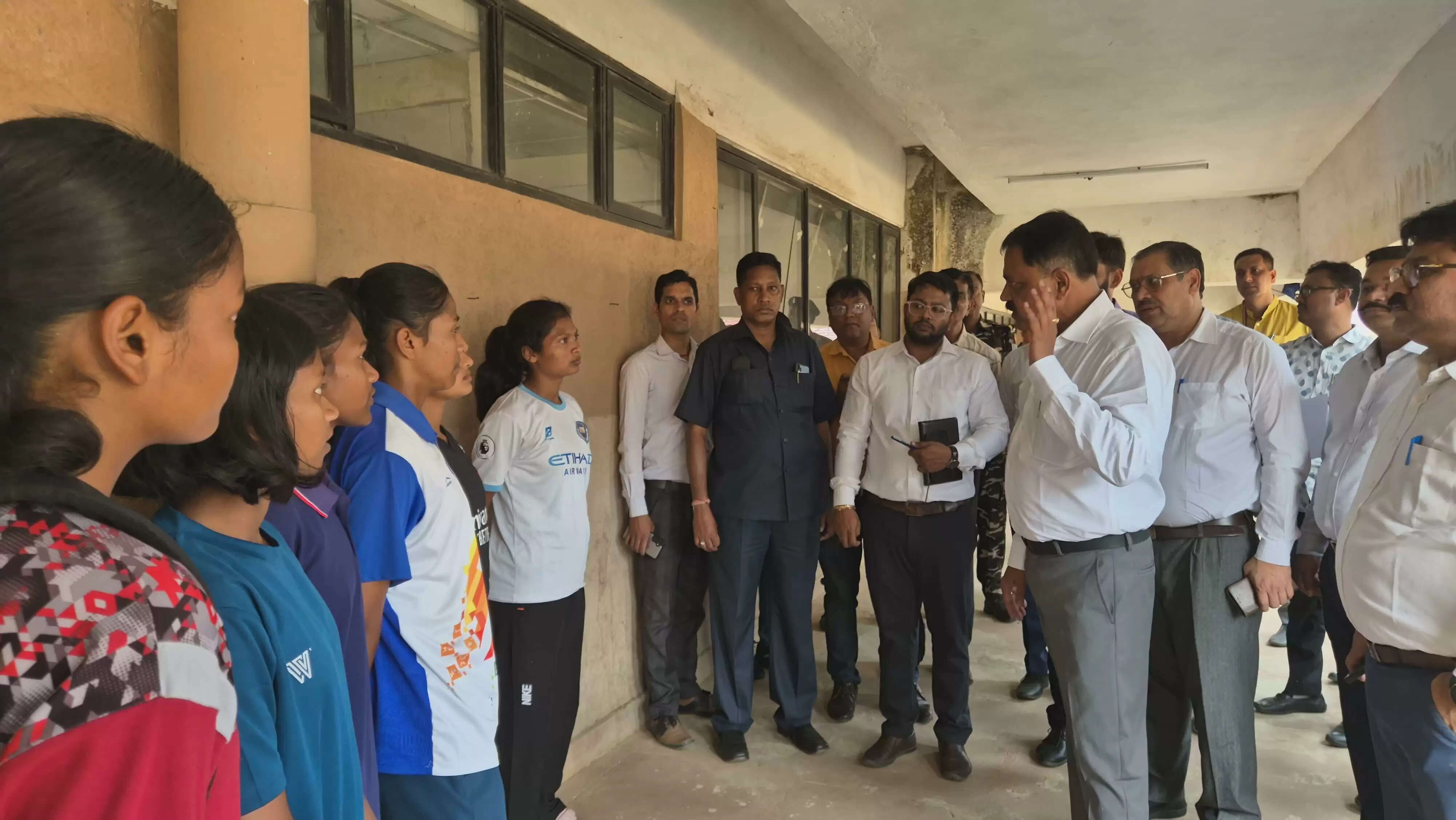 खेलकूद और युवा कार्य मंत्री ने खेल परिसरों का किया निरीक्षण