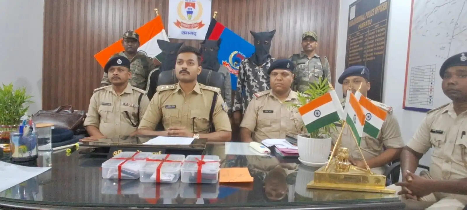 ब्राउन शुगर के साथ तीन गिरफ्तार, बाइक जब्त