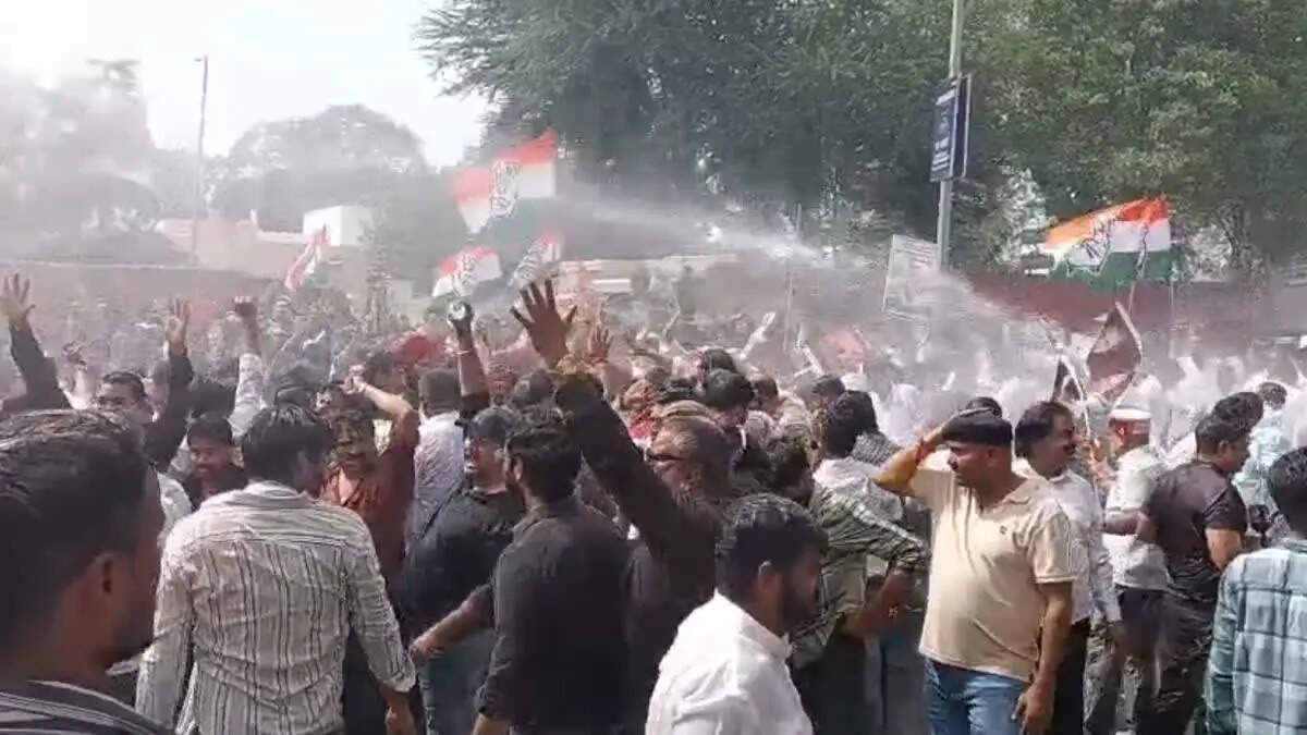 (अपडेट) वोट चोरी के आरोपों पर कांग्रेस का चुनाव आयोग के खिलाफ प्रदर्शन