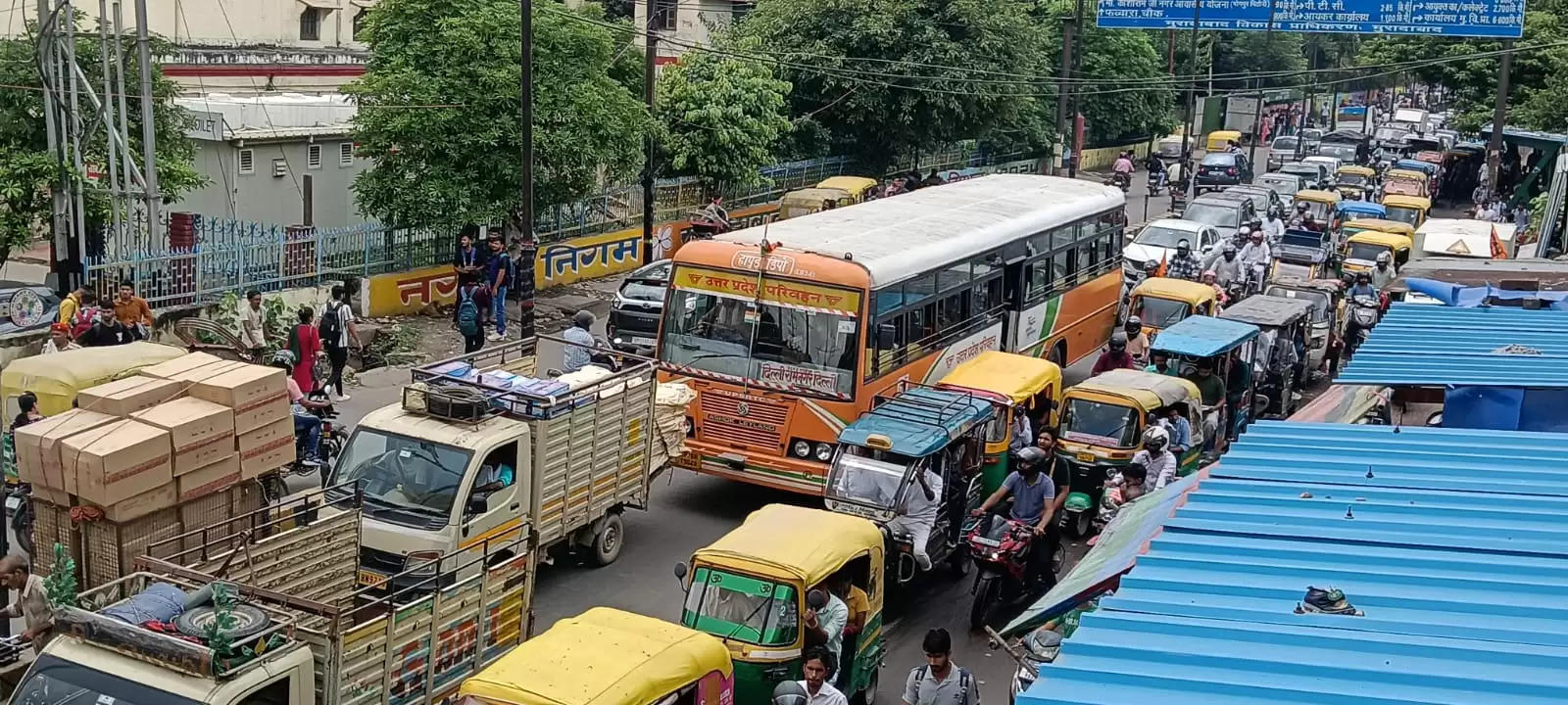 परीक्षा छूटने पर आज फिर लगा जाम, वाहनों की लगीं कतारें