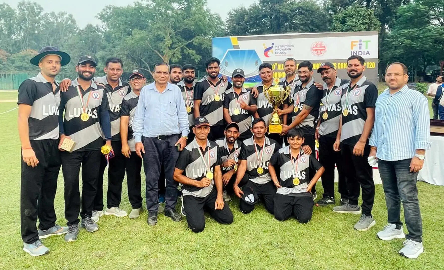 हिसार : लुवास की एम्प्लाइज क्रिकेट टीम बनी 20वें अखिल भारतीय कुलपति क्रिकेट टूर्नामेंट की विजेता