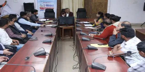 शिवपुरी :&nbsp;हाथ से मैला उठाने जैसी प्रथा का अब नहीं है प्रचलन, समस्त सीएमओ से बैठक में ली जानकारी