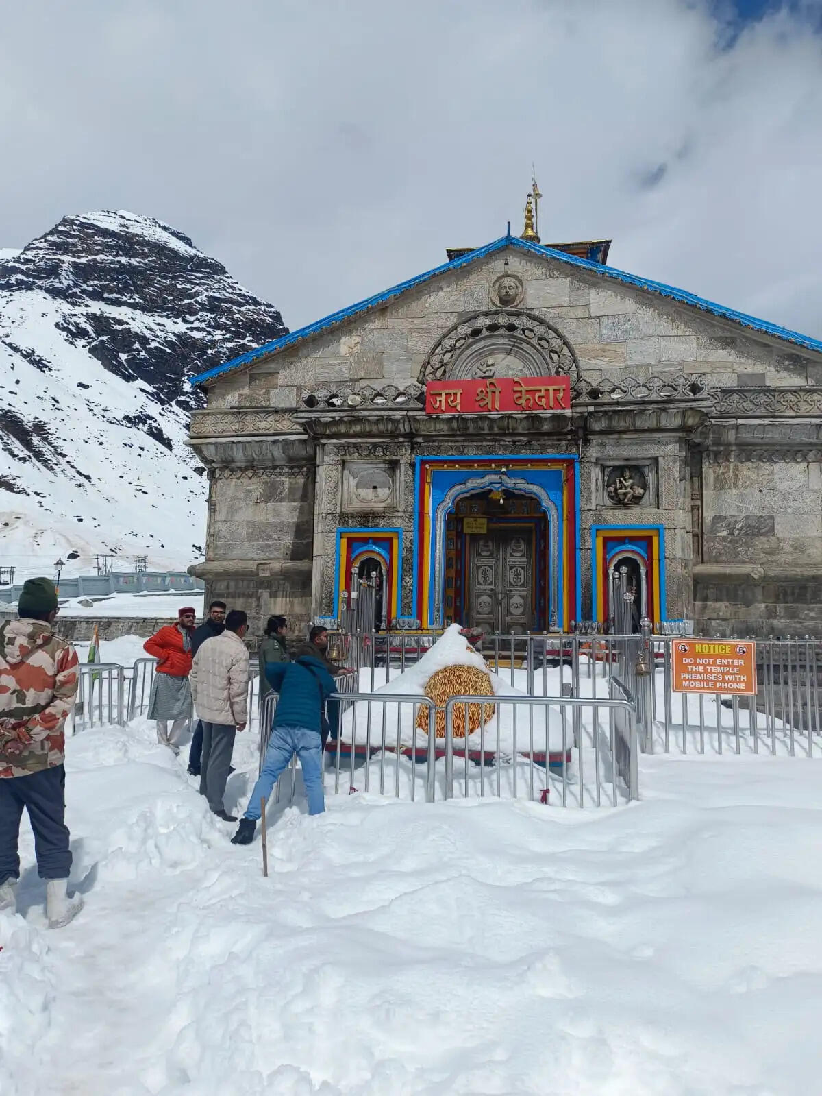 डीएम व एसपी ने केदारनाथ धाम पहुंचकर यात्रा की तैयारियाें का लिया जायजा