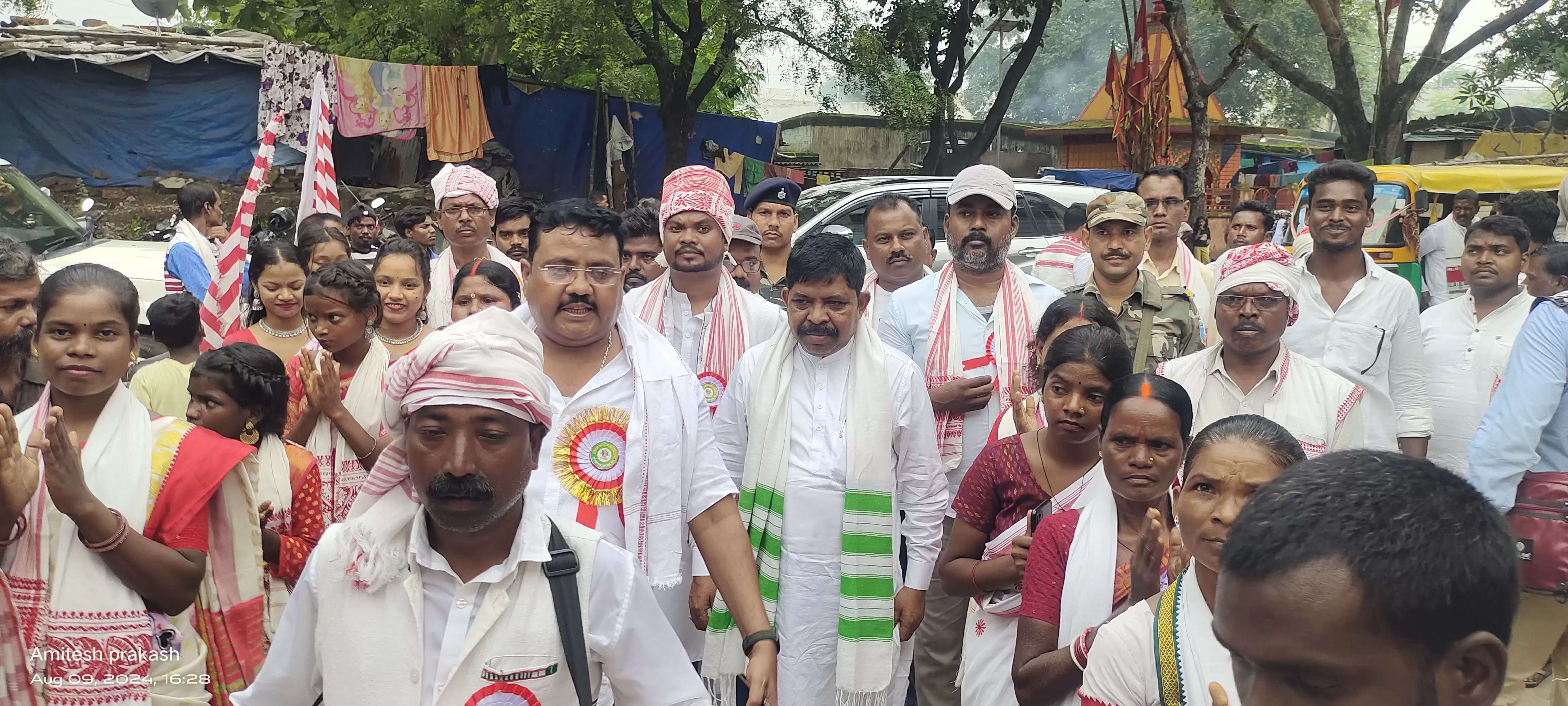 समाज में आदिवासियों का योगदान और उनके अधिकारों की रक्षा बेहद जरूरी: अजय कुमार