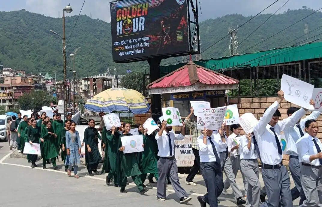 आईटीआई मंडी में एचआईवी एडस् एवं नशा मुक्ति जागरूकता वॉकाथॉन रैली आयोजित