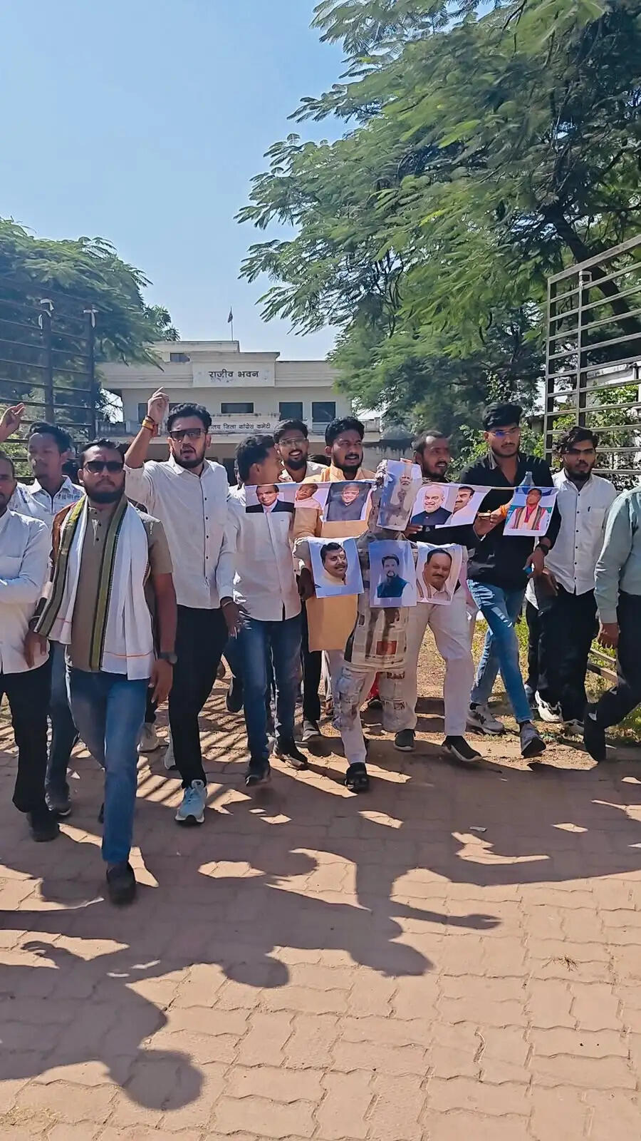 दशहरे पर एनएसयूआई ने किया प्रतीकात्मक पुतला दहन, निष्पक्ष चुनाव की उठाई मांग