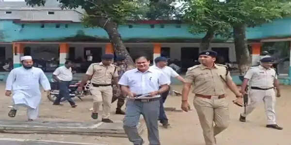 मदरसा मुहम्मदिया का एसडीओ ने किया निरीक्षण, पढ़ाई, भोजन व साफ-सफाई का लिया जायजा