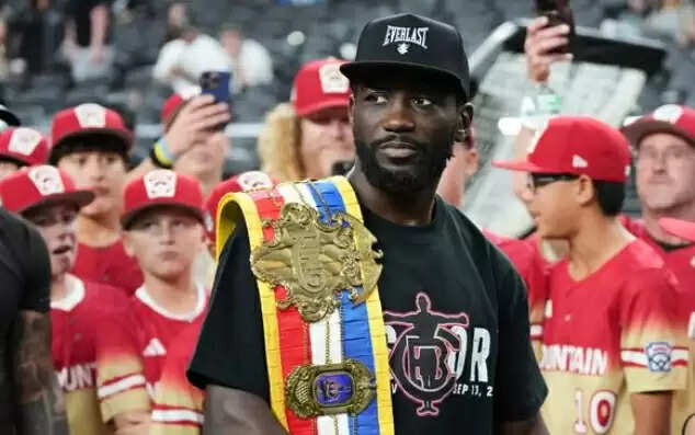 अपराजित दिग्गज बॉक्सर टेरेंस क्रॉफर्ड ने किया संन्यास का ऐलान