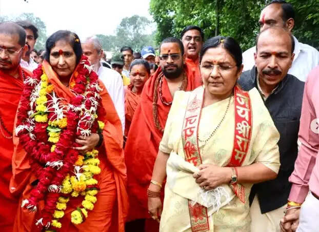 साध्वी ऋतंभरा ने मप्र के धार स्थित भोजशाला में किए मां वाग्देवी के दर्शन, बोलीं- 'लौटेगा राजा भोज का वैभव'