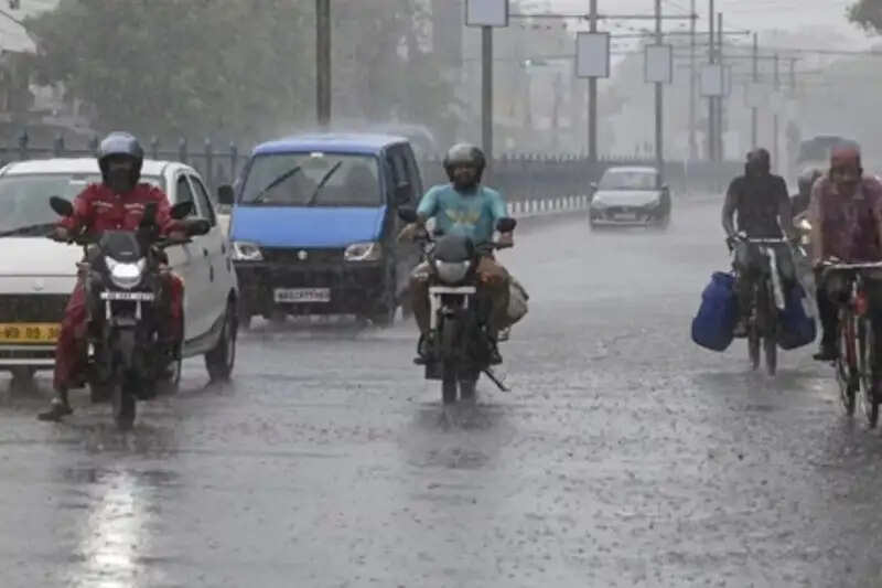 तीन मौसमी सिस्टम से मध्य प्रदेश तरबतर, 60 घंटे से जारी बारिश, 17 जिलों में भारी बारिश का अलर्ट