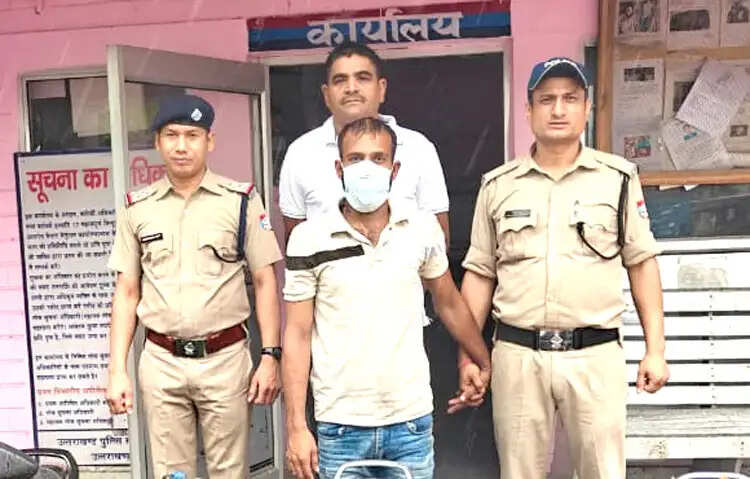 तीन चोरी की बाइक के साथ वाहन चोर गिरफ्तार
