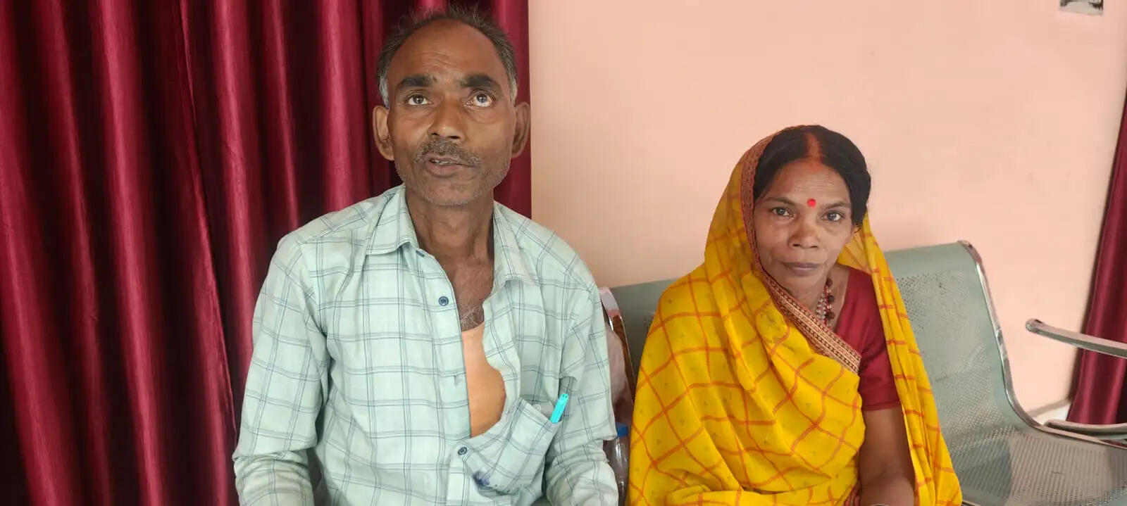 संपत्ति की लालच में बेटे-बहू कर रहे वृद्ध माता-पिता को प्रताड़ित