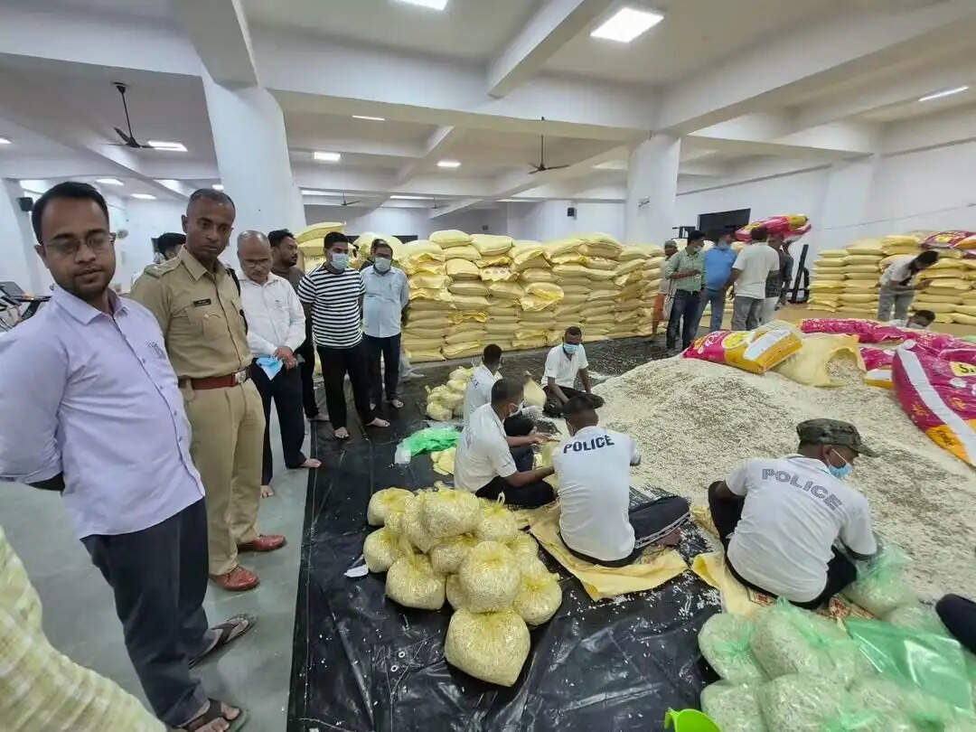 सारण में बाढ़ राहत एवं बचाव कार्य हेतु एनडीआरएफ एवं एसडीआरएफ की दस अतिरिक्त नावें तैनात