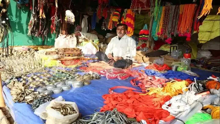 ग्वालियरः समय के साथ आए बदलाव के बाबजूद व्यापार मेले में लगती आ रही हैं परंपरागत दुकानें