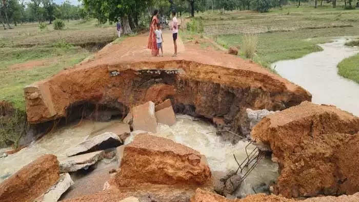 बीजापुर : (अपडेट) तेज बारिश से पुल बह गया, मलगोड़ा-कोतापाल का जिल मुख्यालय से कटा संपर्क