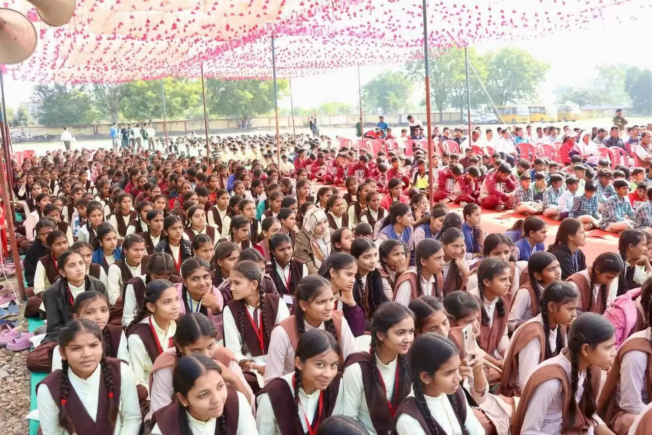 युवाओं का उत्सव सांसद खेल महोत्सव - सावित्री ठाकुर