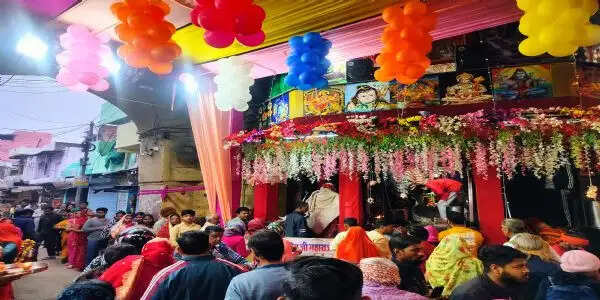 अलवर में शिवालयों में गूंजे बम भोले के जयकारे, सुबह से ही पूजा के लिए मंदिरों में उमड़ी भीड़