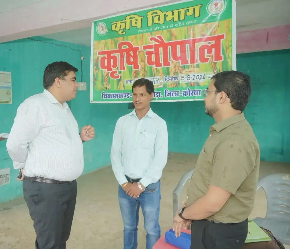 कोरबा कलेक्टर ने किसान चौपाल का किया निरीक्षण, एग्रीस्टेक पंजीयन और फसल बीमा पर दिया जोर